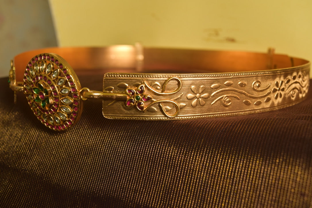 Gold finish flowered carving belt with pendant
