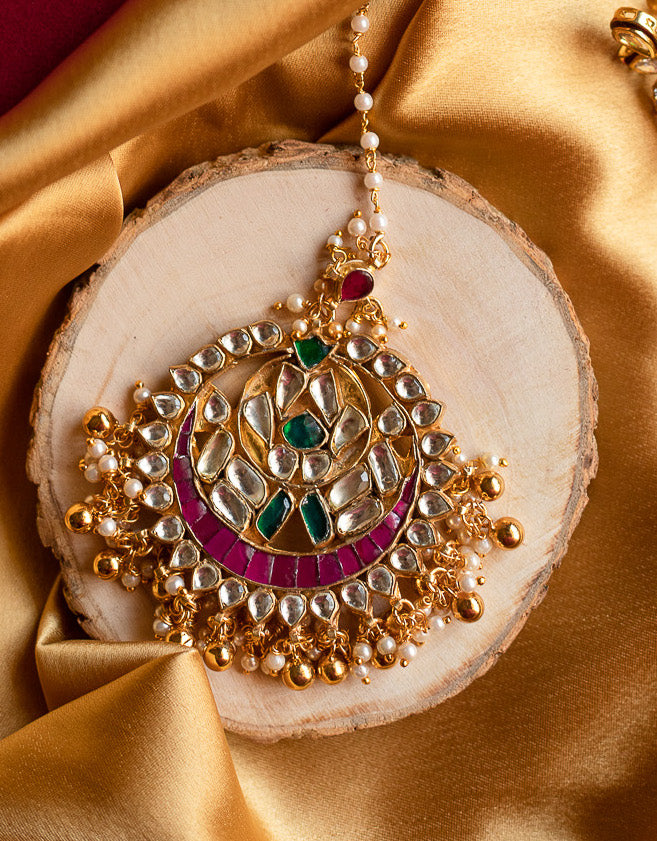 Jadau Stone Statement Tikka with pearl & gold hangings & Single Layer - White, Green Red