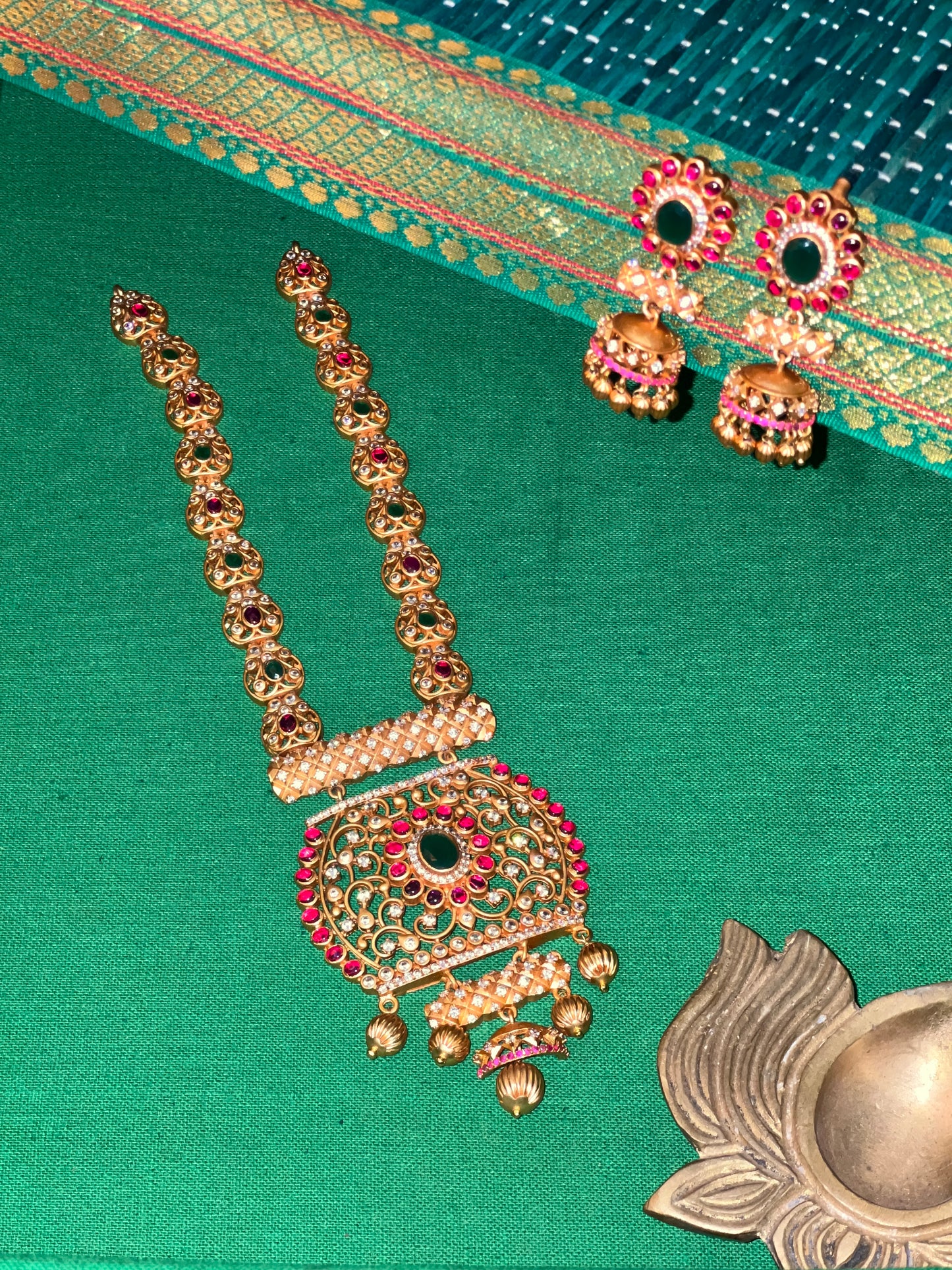 Matte finish Apple model necklace with jhumka