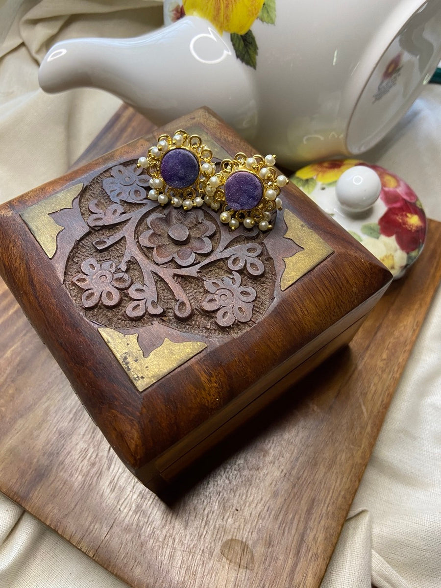 Round stud With pearls- Violet