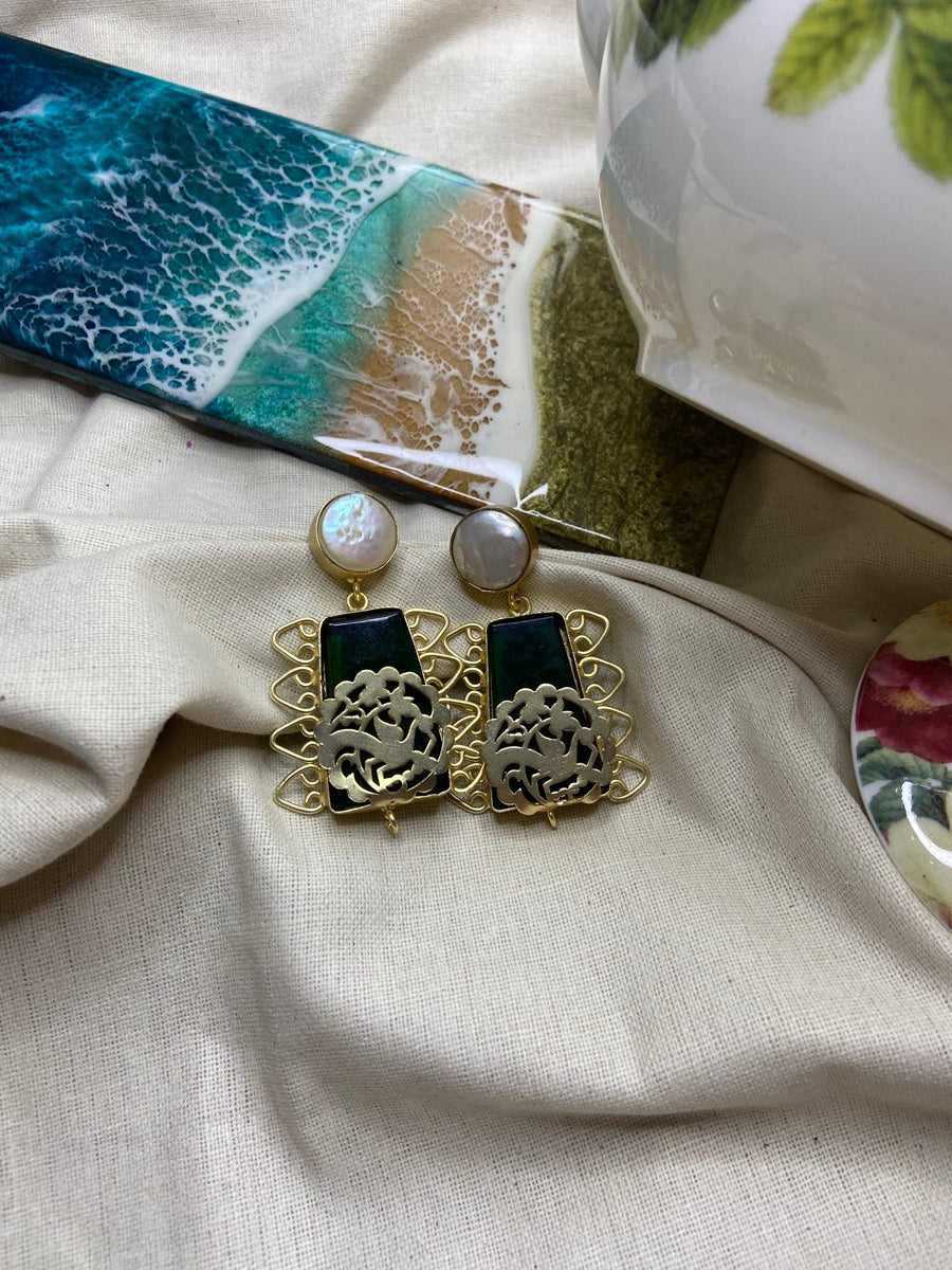 Round stud Square type drop earrings - Carving Model - Green