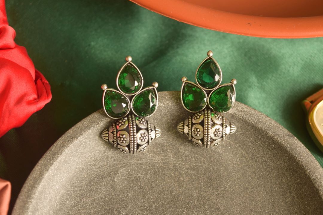 Oxidised Tri Tear Drop Bullet Stud-23B