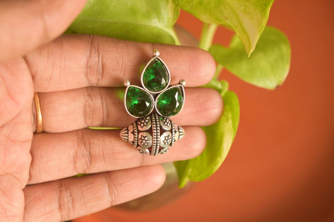 Oxidised Tri Tear Drop Bullet Stud-23B