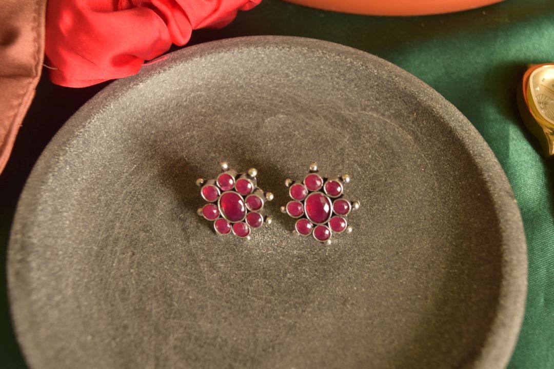 Oxidised Small Flower Stud-27D