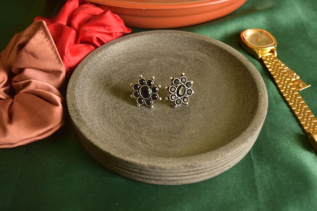 Oxidised Small Flower Stud-27G