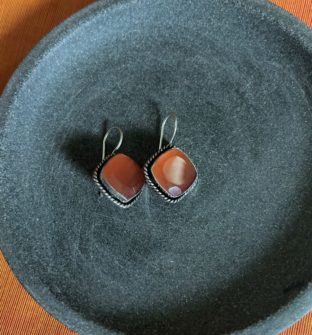 Oxidised Hook Drop Square Stone-38F