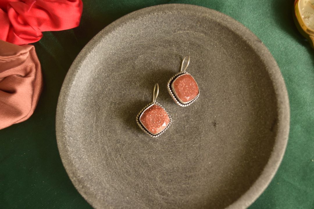 Oxidised Hook Drop Square Stone-38G