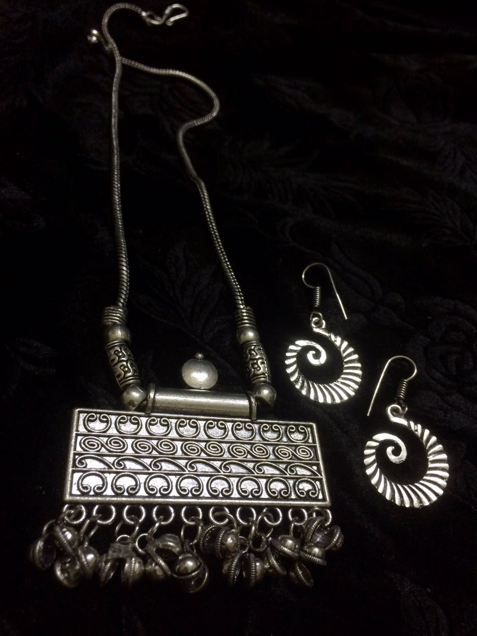 Silver Finish Chain rectangle pendant with muthu hangings