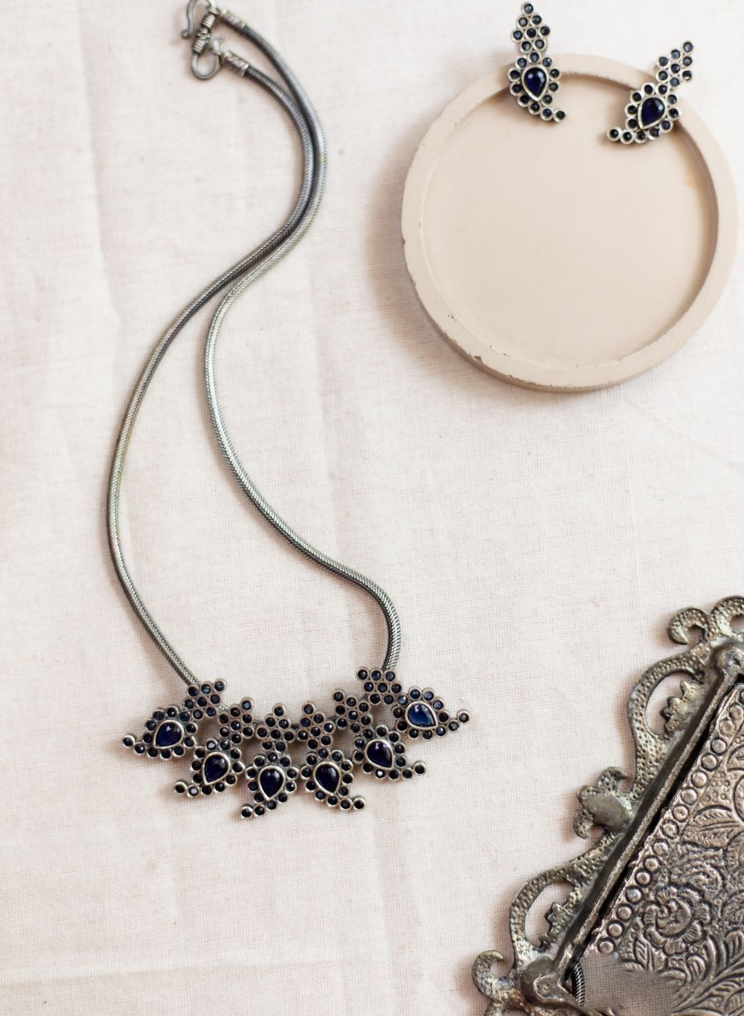 Silver Finish Stone Chain 6 mango motifs -26A