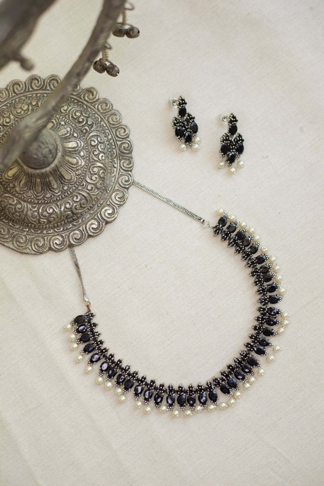 Silver Finish Sequnce oval stone necklace with stud - (Model 1)