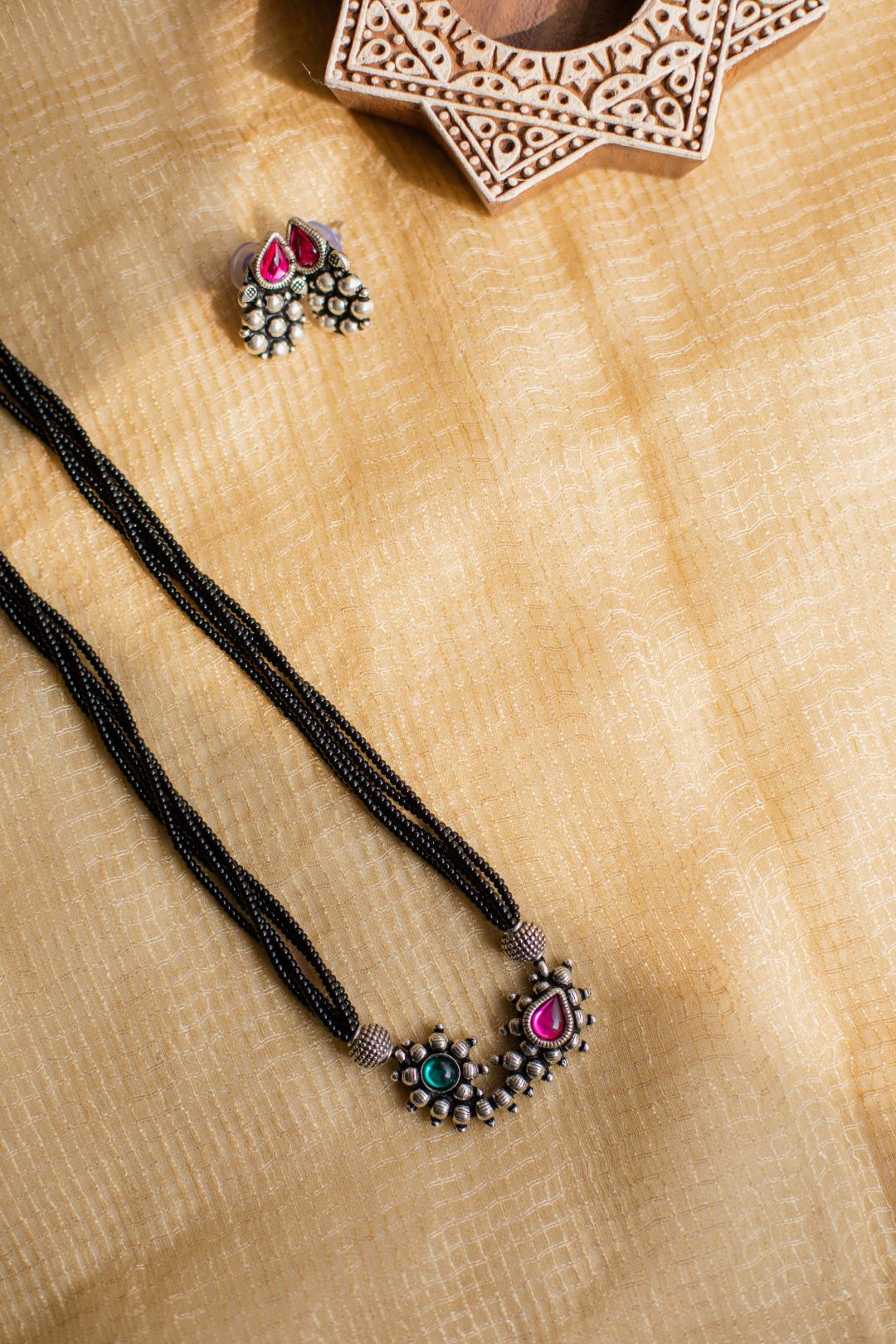 5 layered black beads maharashtrian nath model - pink & green
