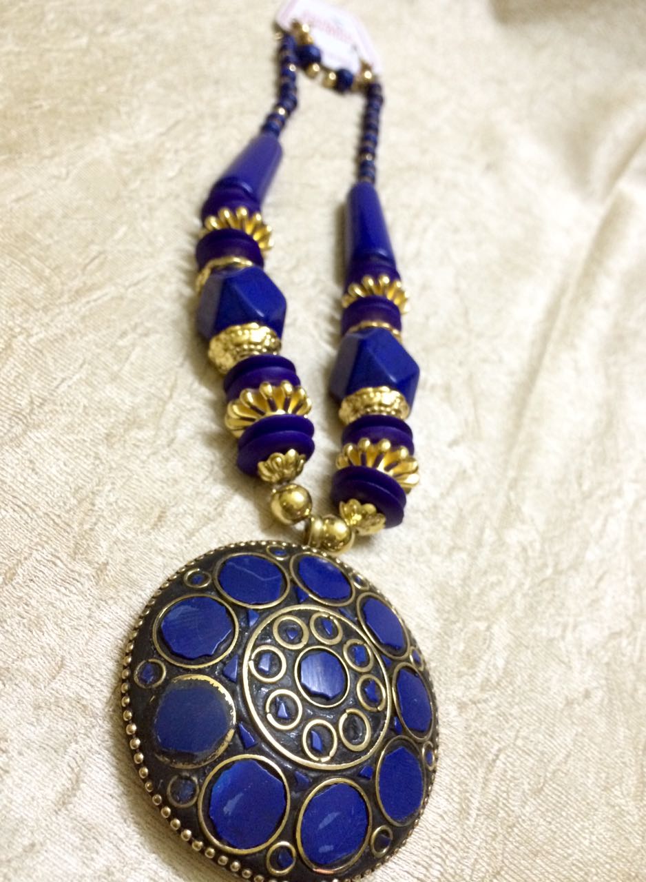 Tibatian model Big beads with gold pendant - violet,blue