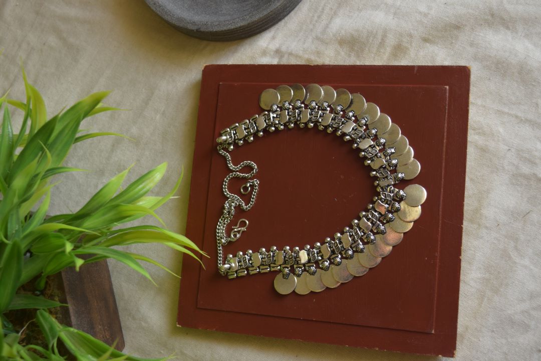 silver finish small oval with plain coin- kaasu malai necklace