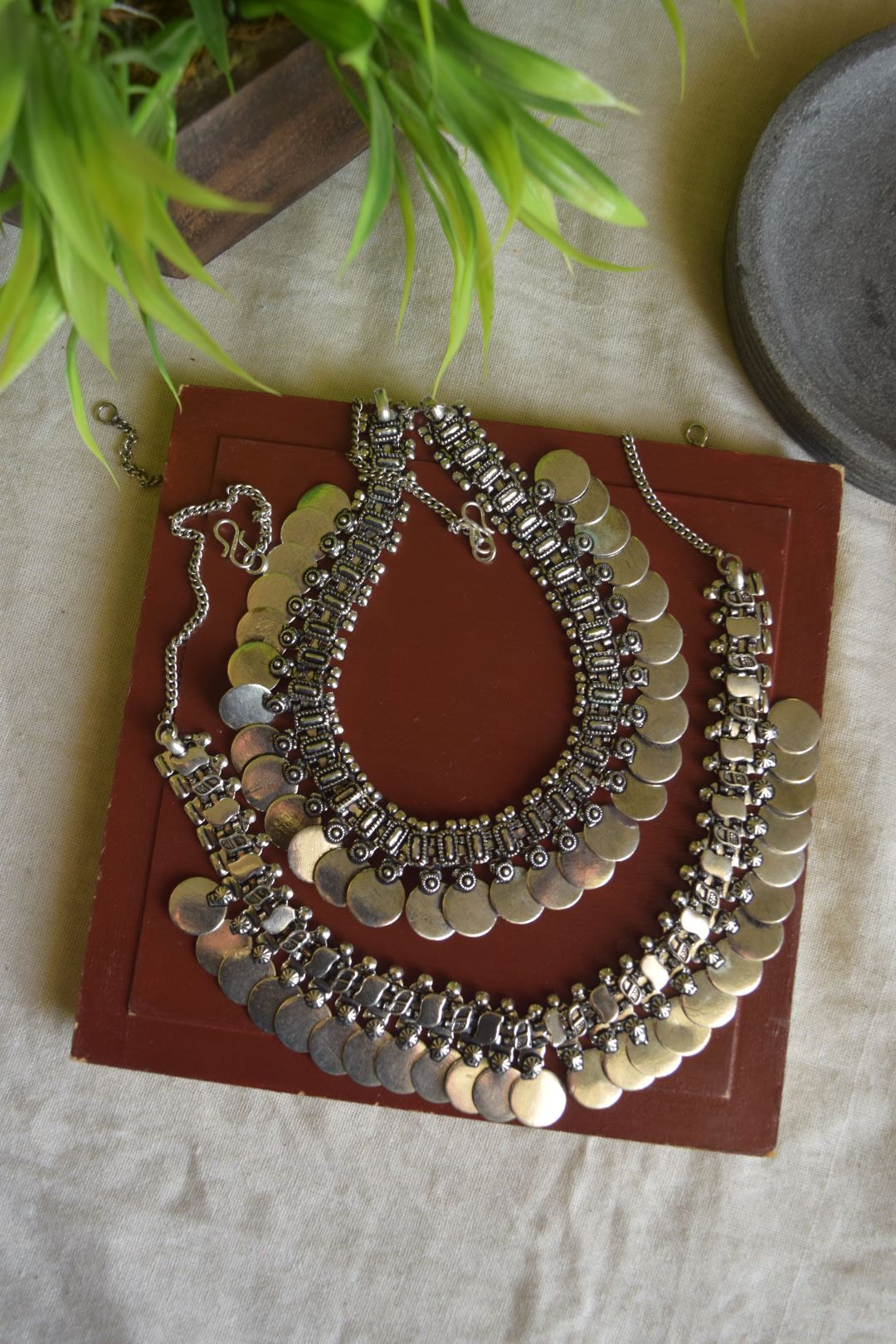 silver finish small oval with plain coin- kaasu malai necklace