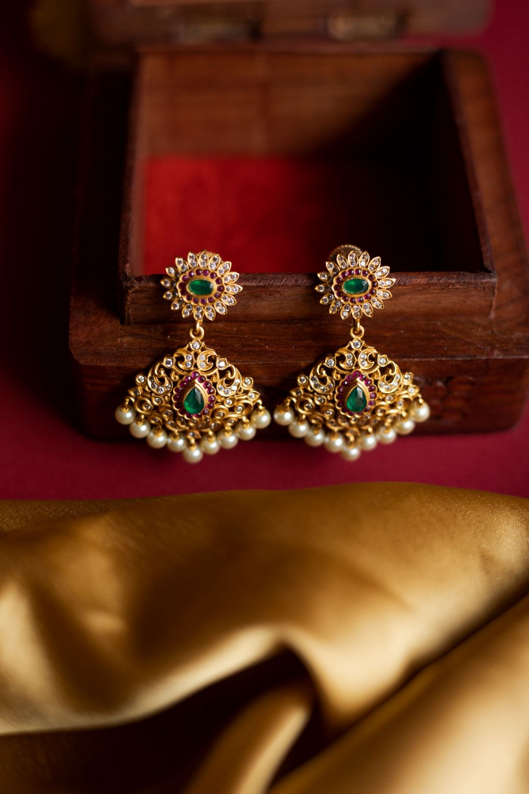 AD, Ruby & Emerald Broad Haaram with Stud (Medium Size)