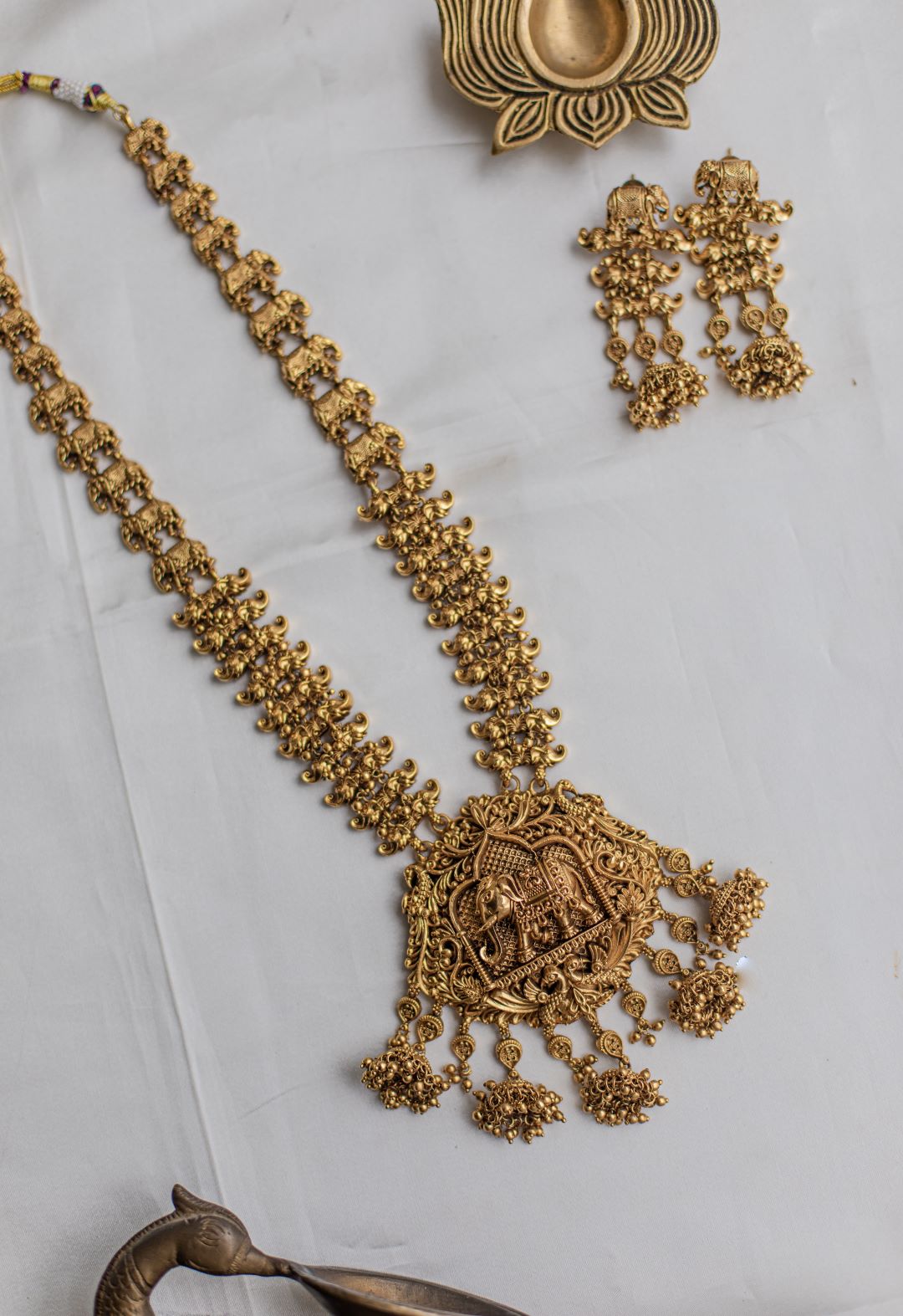 Elephant carving with cut work elephant pendant and stud