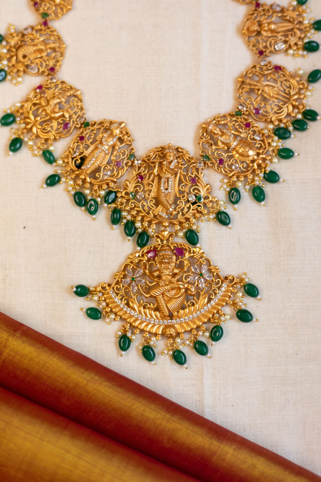 Matte Finish Dasavadaram necklace with stud