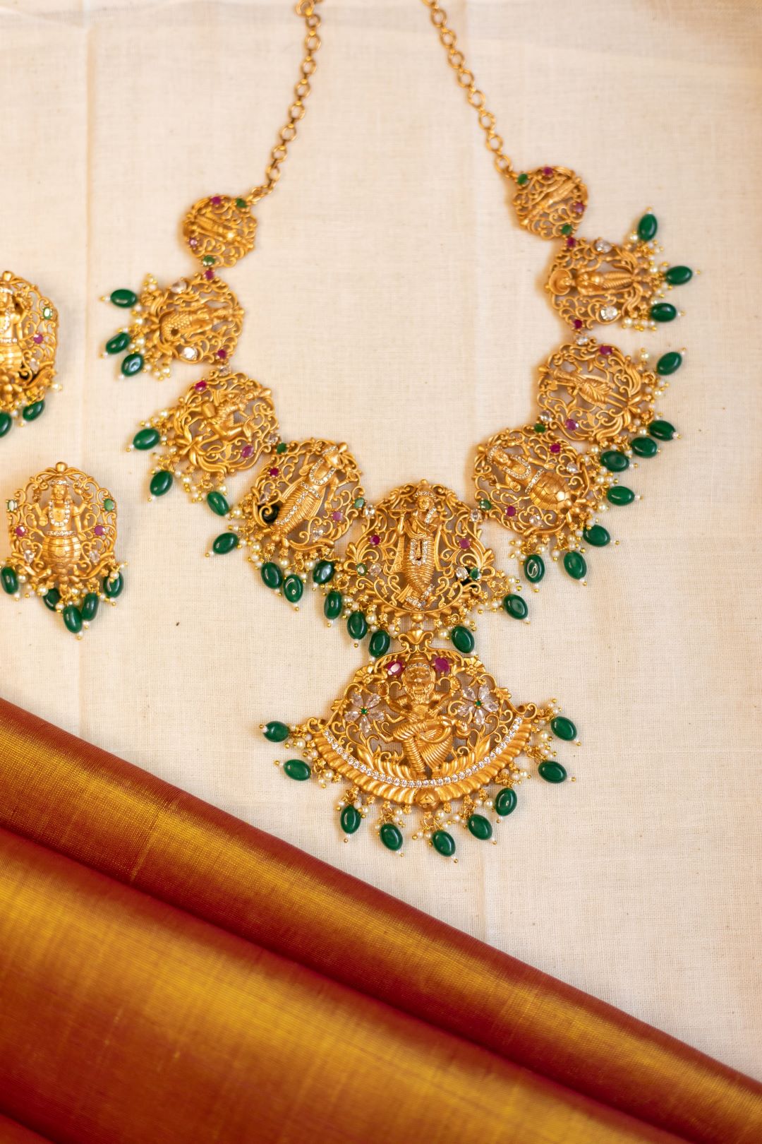 Matte Finish Dasavadaram necklace with stud
