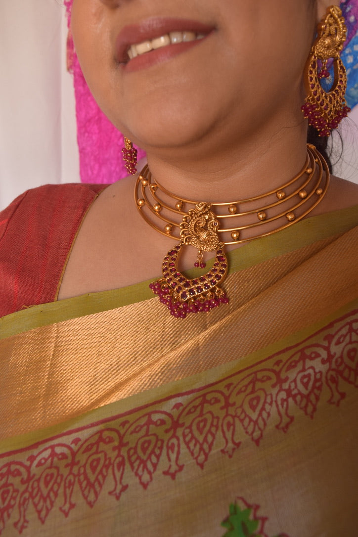 Matte finish 3 layer hasli necklace with peacock pendant