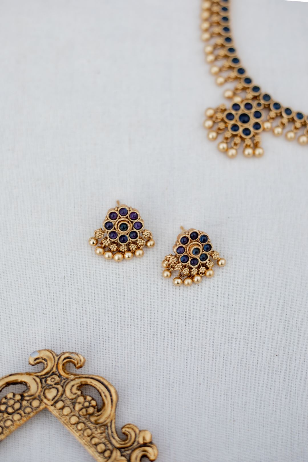 2 in 1 Flower necklace with golden beads & stud