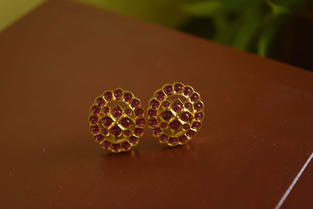 Matte finish-small stud