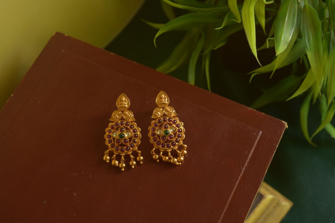 Matte finish- tear drop lakshmi stud 6A