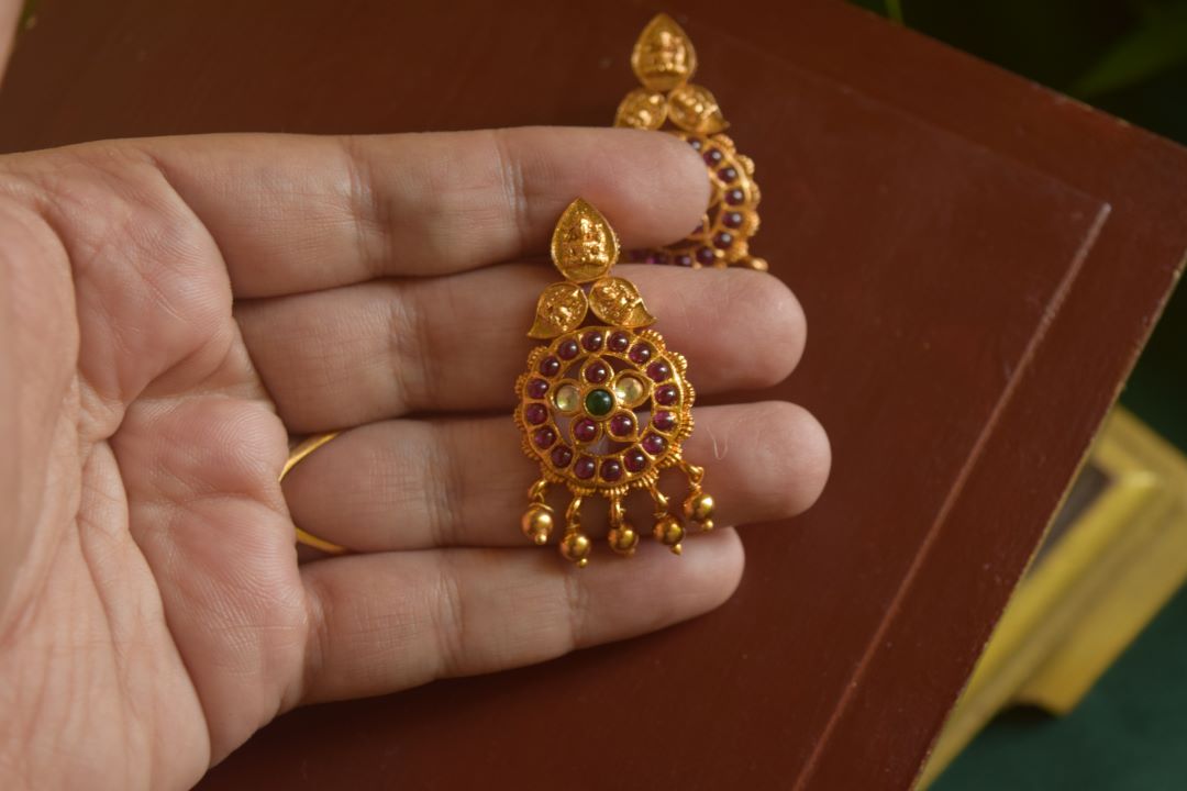 Matte finish- tear drop lakshmi stud 6A