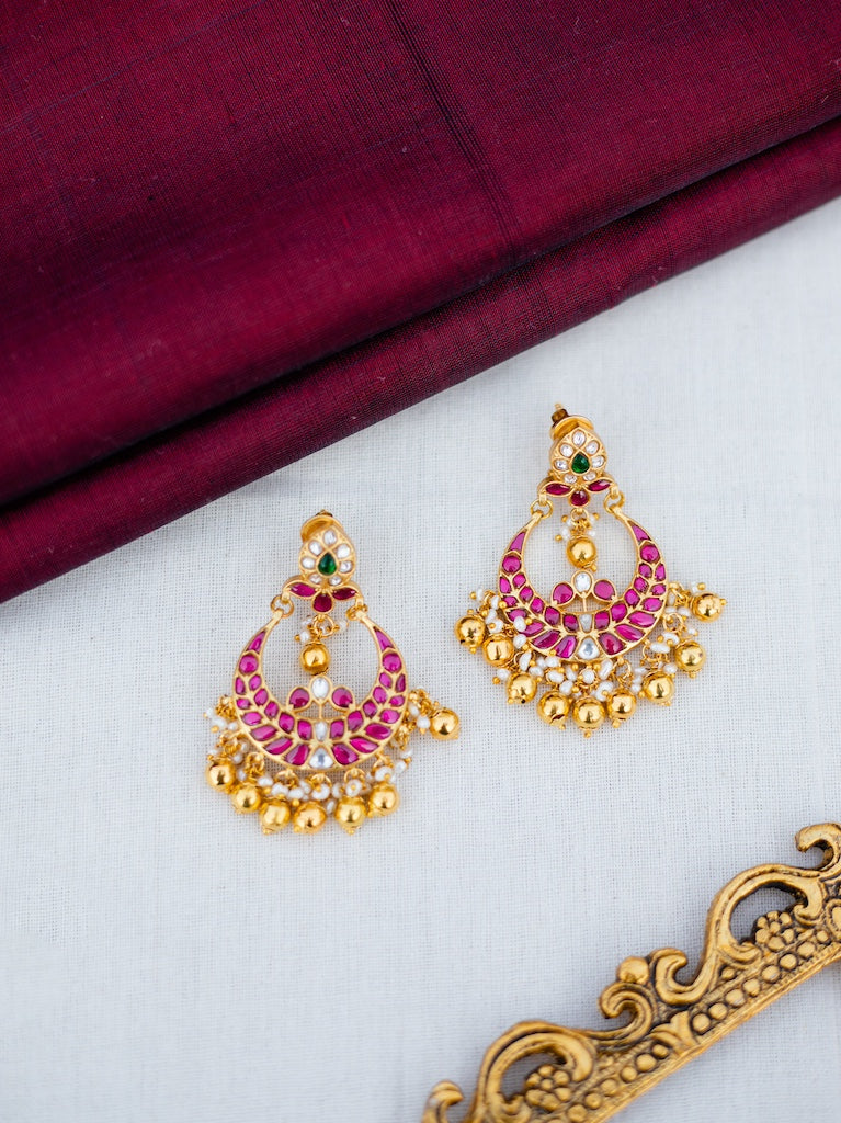 Teardrop motif red chandbali