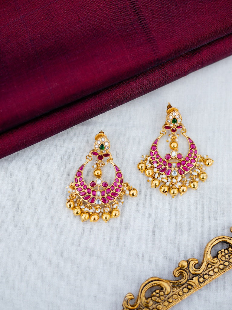 Teardrop motif red chandbali