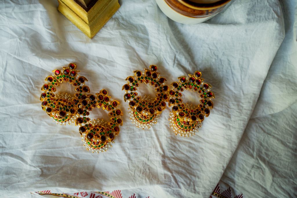 Statement Mango-motifs Round Valayal Stud jhumka