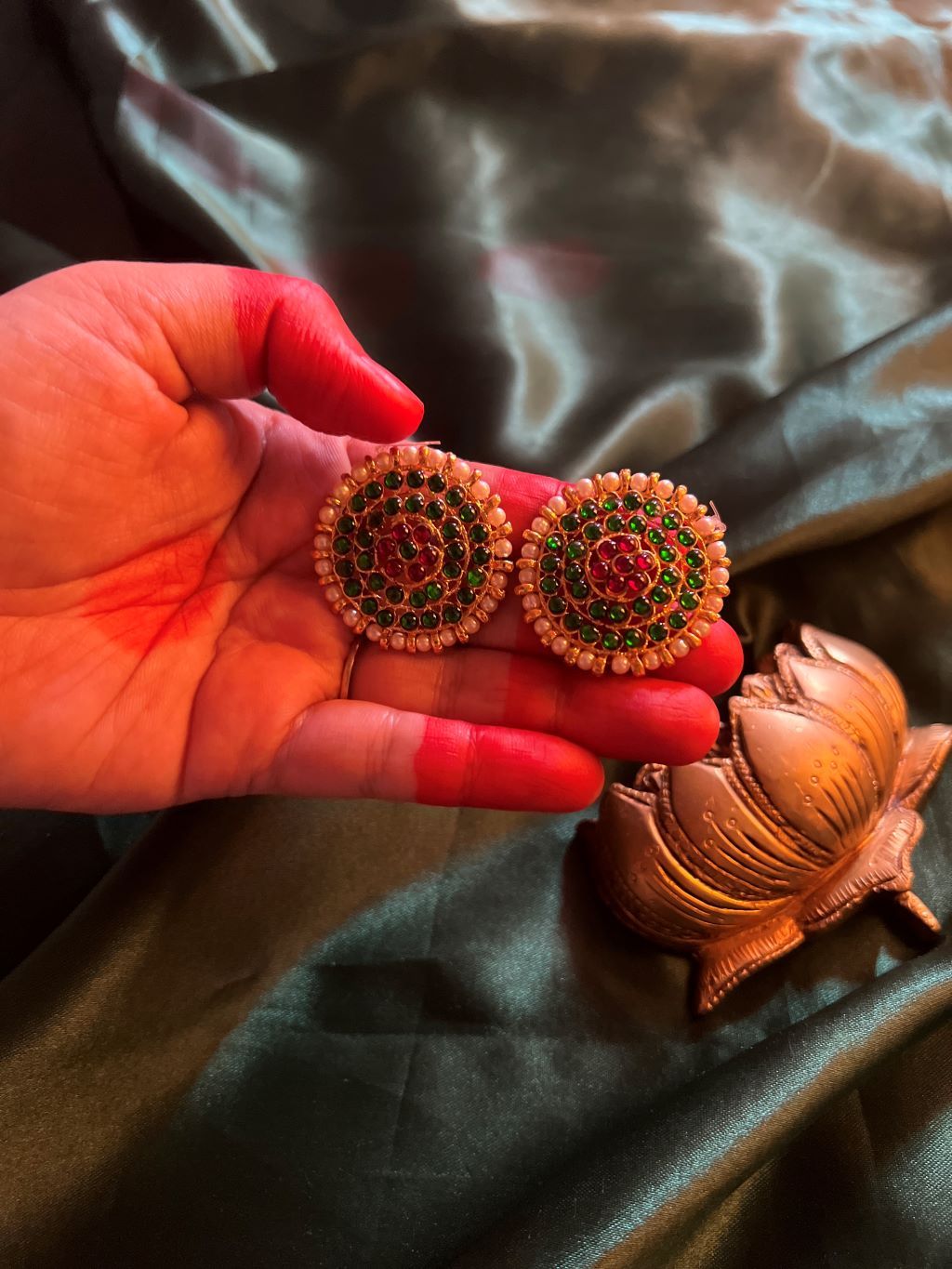 Kemp Statement Round Stud - 7A