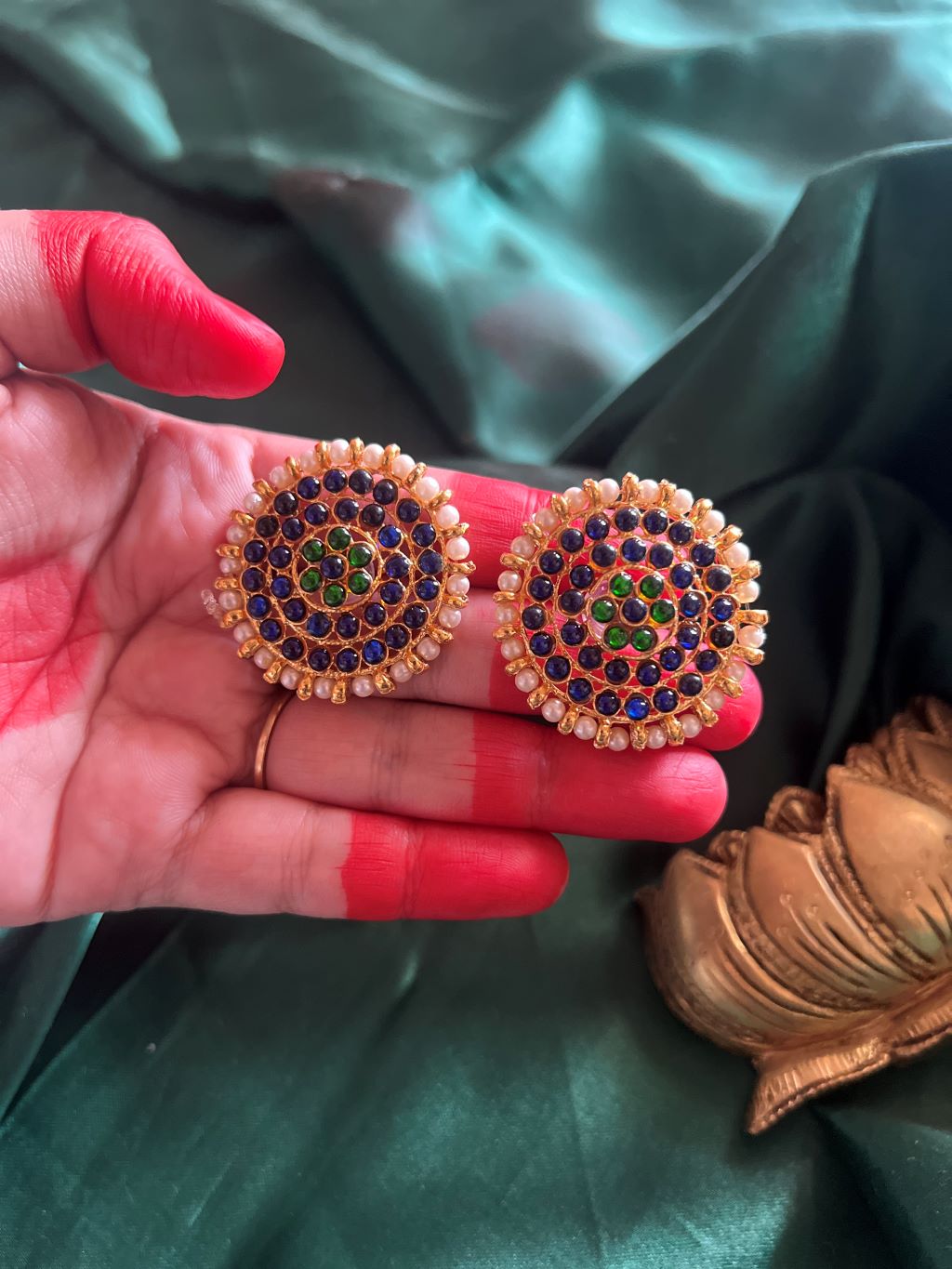 Kemp Statement Round Stud - 7B