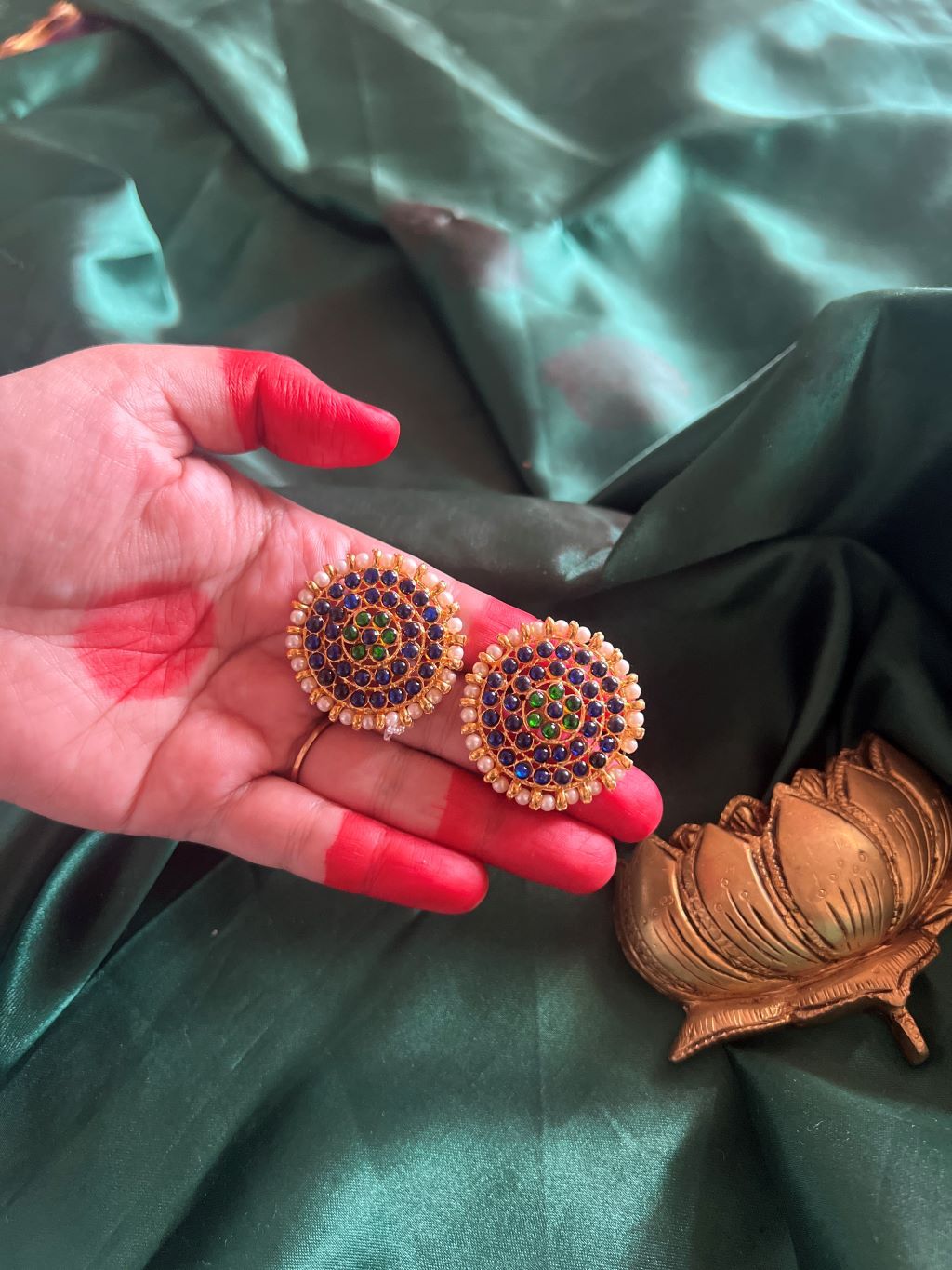 Kemp Statement Round Stud - 7B