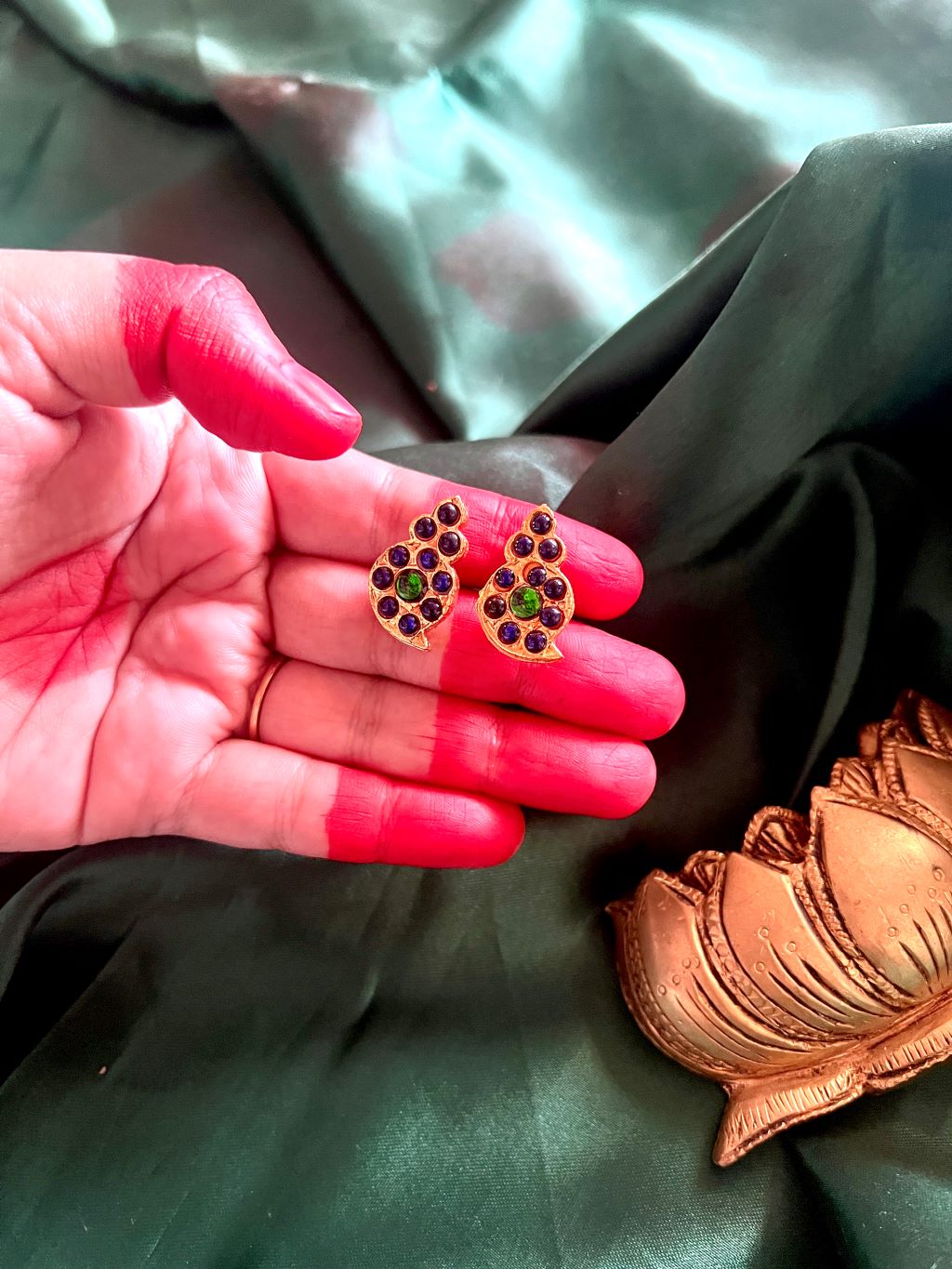 Small Mango motifs stud - Blue