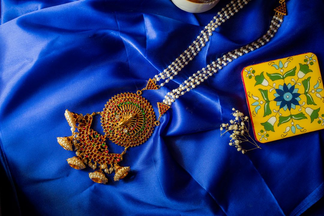 Kemp - 4 layered PEARL beads with peacock haaram #25