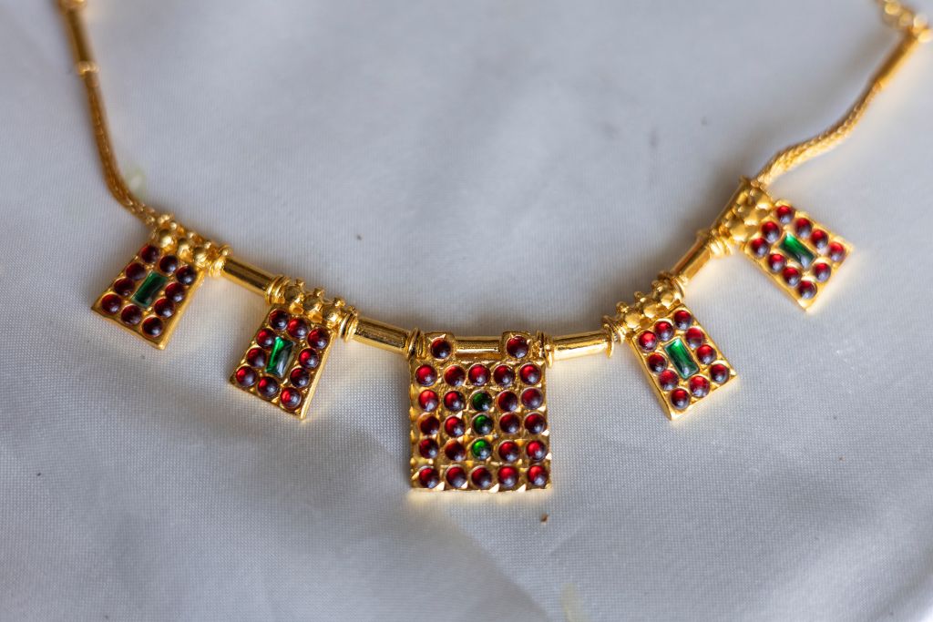 kemp - Gold Finish mangal sutra with 5 square pendant