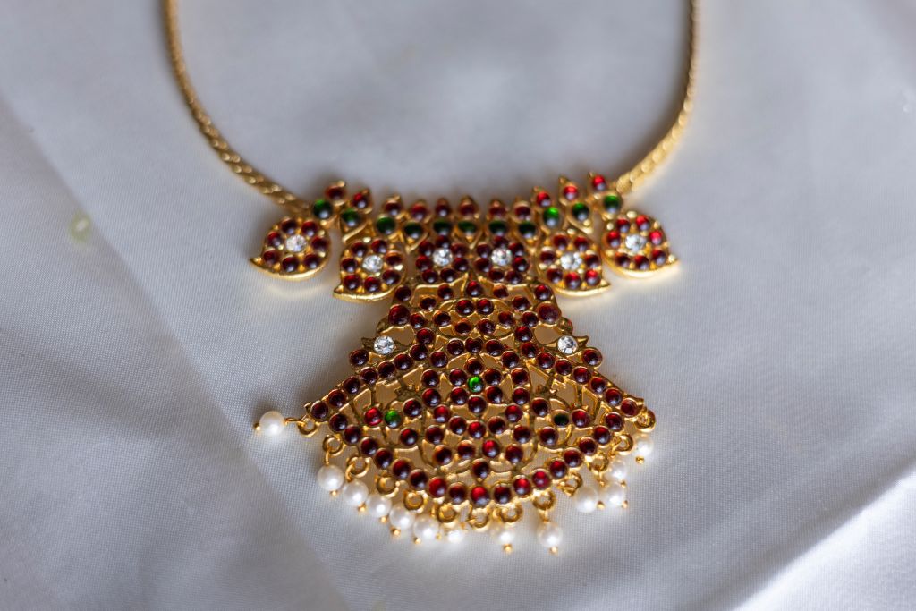 Kemp - Gold Finish chain type with mango motifs #34