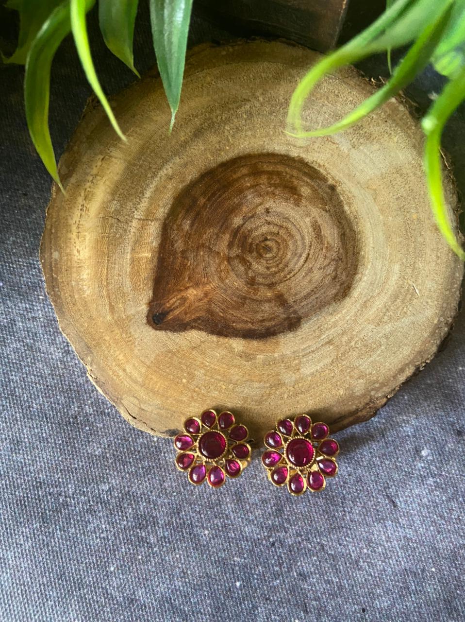 Gold Finish flowered kemp stone Toe rings