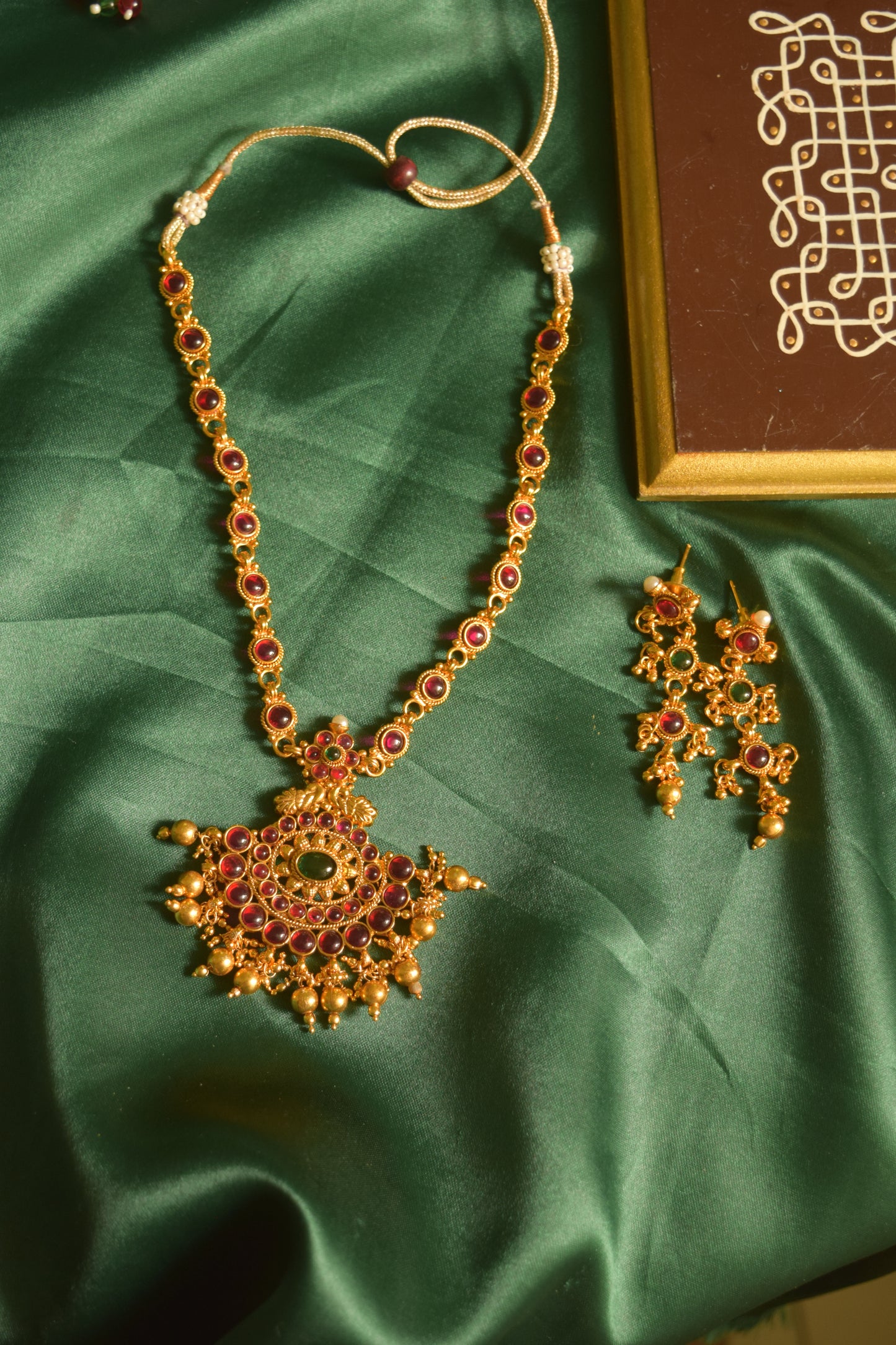 Gold Finish Ghunghroo Kemp flower Pendant necklace & Earrings
