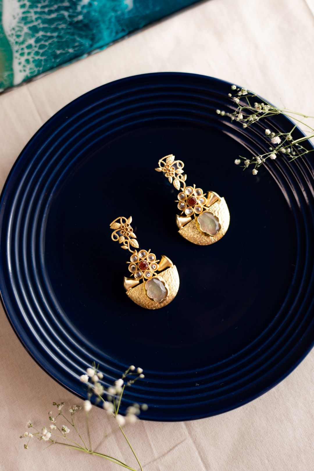 Gold Finish flower Filigree stud white and transparent stone