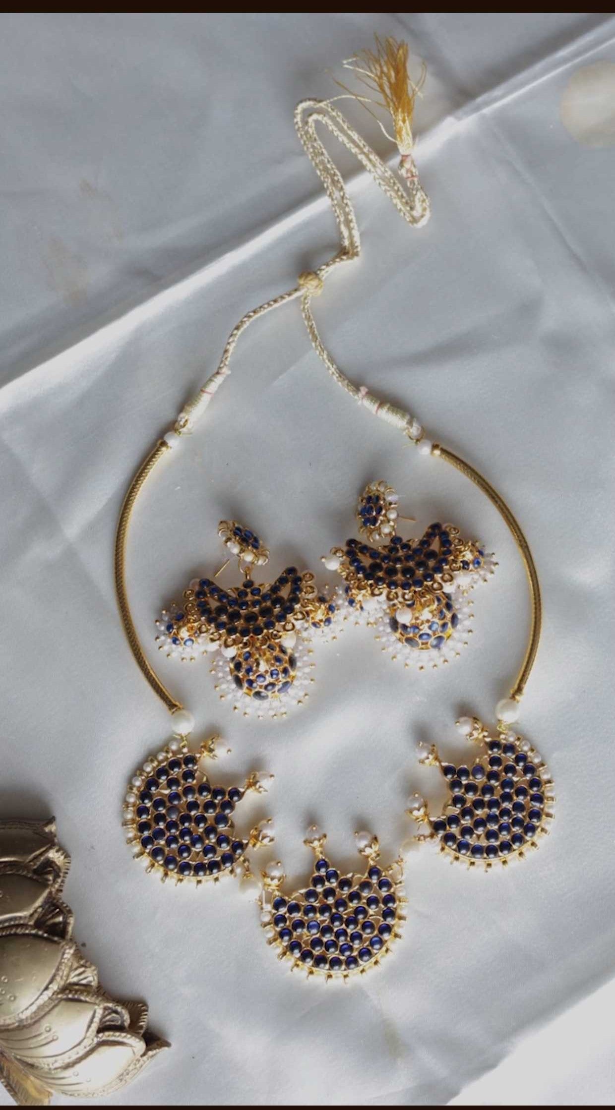 Imitation Kemp- gold finish Hasli model with 3 pirai pendant #40