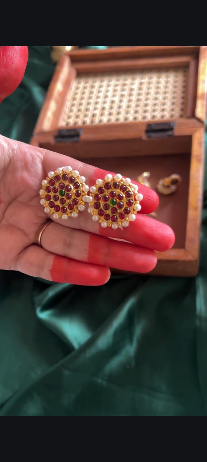 Kemp Small Round Stud - Red & Green