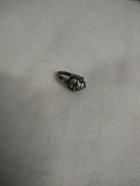 Silver finish tiny nose pin  - vinayagar (Pierced)