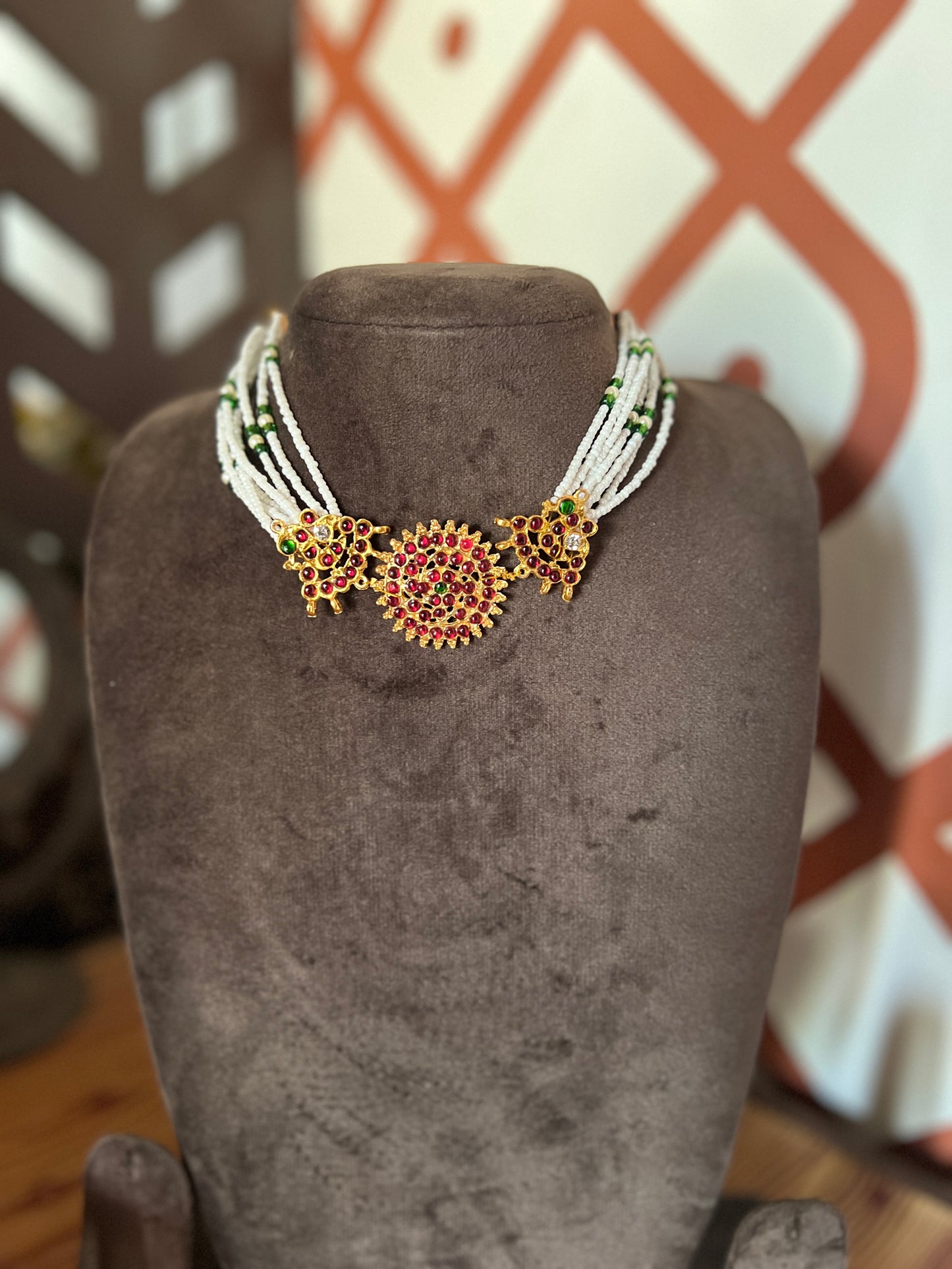 Kemp - multi layered Pearl  chocker