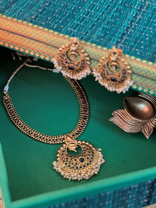 Matte Finish  necklace with dancing vinayagar pendant with stud