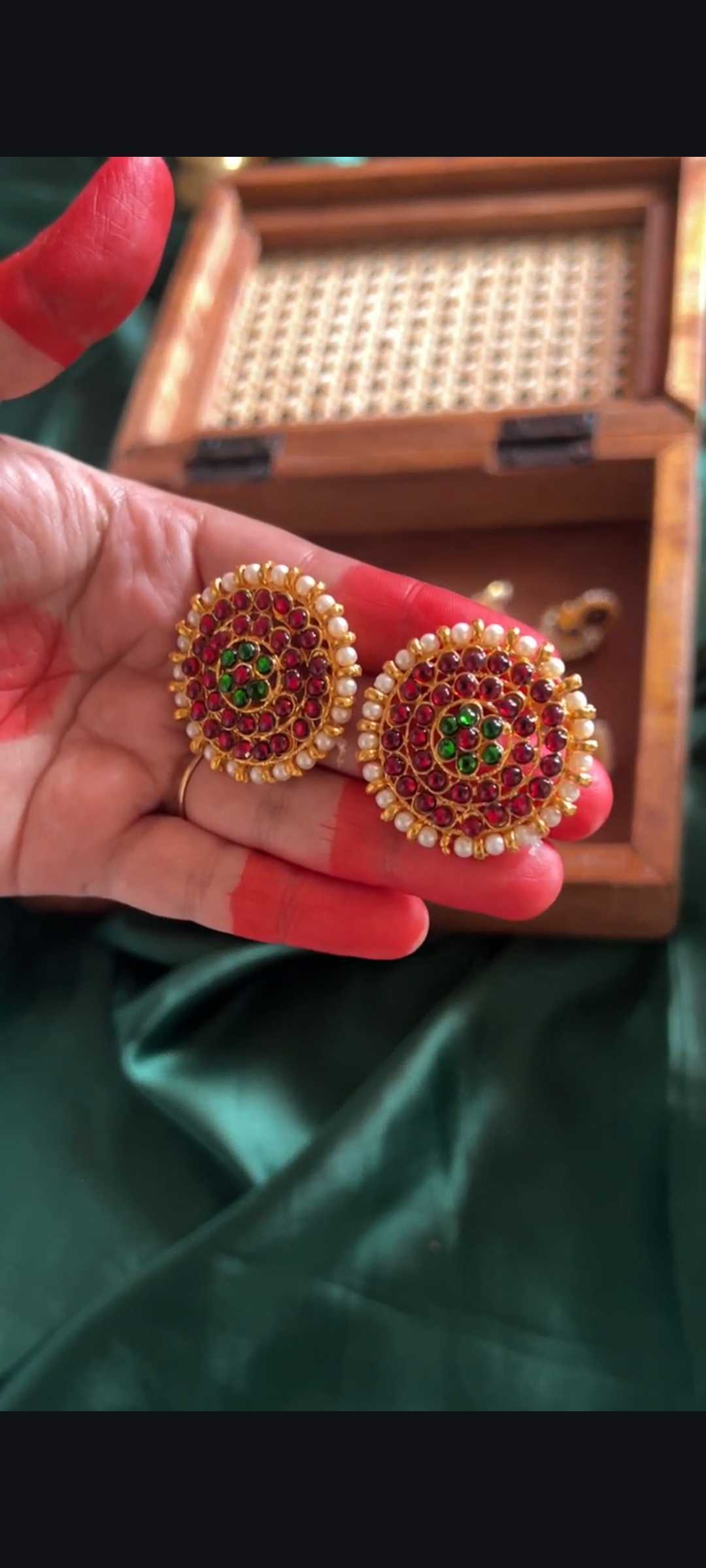 Kemp Statement Round Stud - 7C